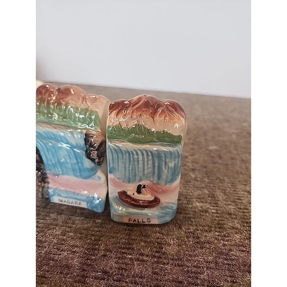 Salt & Pepper Shakers‎ Niagara Falls Made In Japan 4in Tall 2 1/2 in Wide